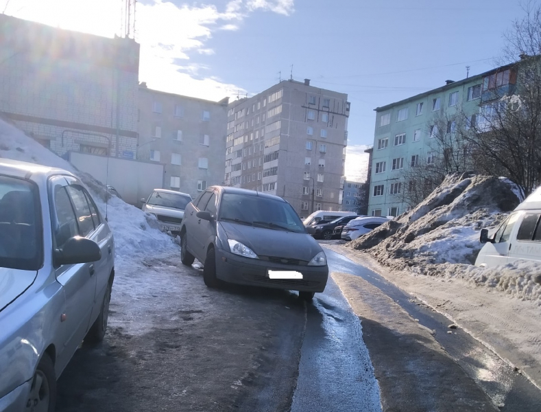Мурманчане возмутились наглой парковкой водителя Парковка