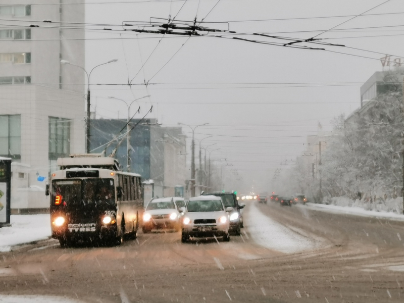 В Мурманске запретят остановку и стоянку на одной из улиц города Дорога