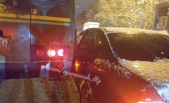 В Мурманске произошла авария с участием автомобиля минобороны Авария
