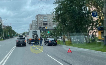 Авария на перекрестке произошла в Мурманске