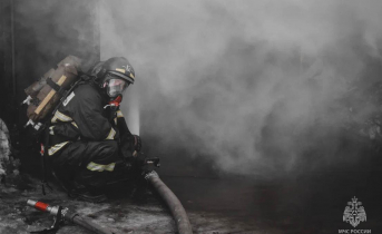 В Мурманске сгорела постройка Пожар