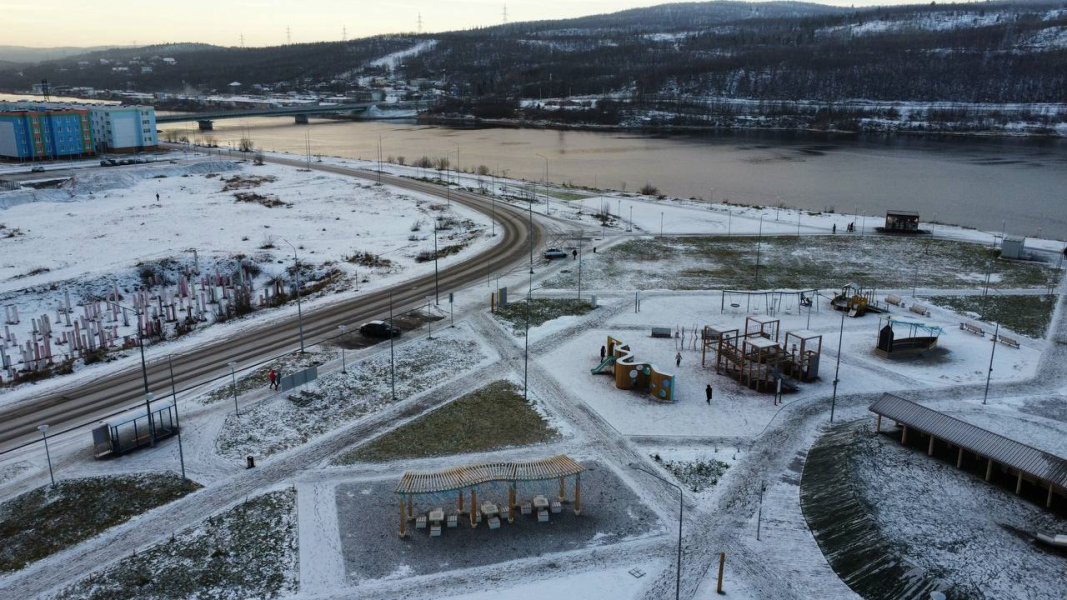 В городе в Мурманской области ввели режим повышенной готовности Озеро