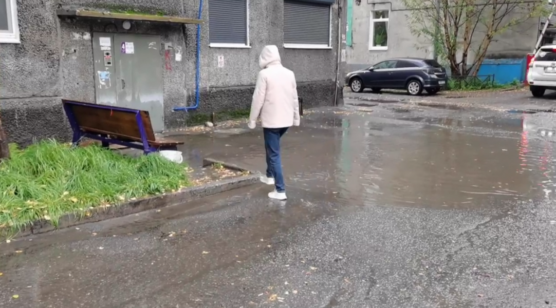Сложное препятствие в Мурманске Лужа