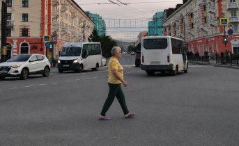 Бабушка с деменцией и потерей памяти пропала в Мурманске