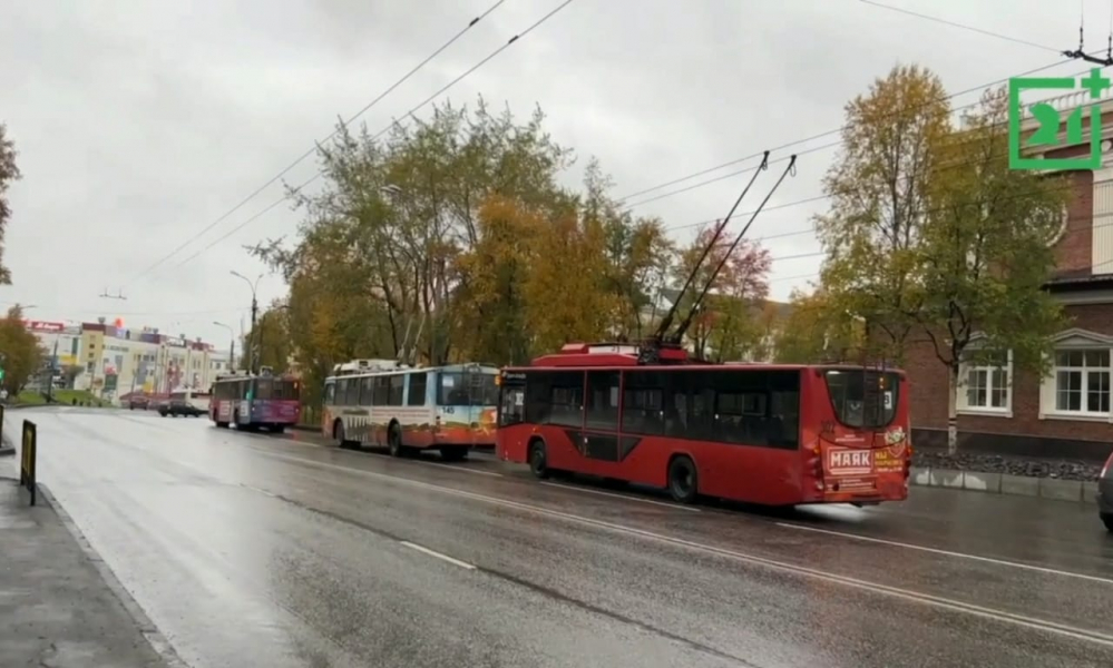 В центре Мурманска встали троллейбусы Троллейбусы