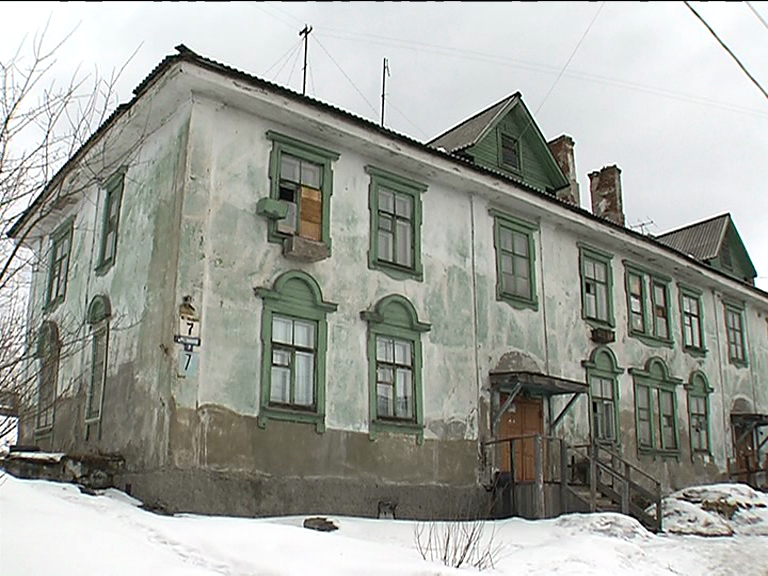 В Мурманске мужчина утонул в яме туалета В Мурманске мужчина утонул в яме туалета