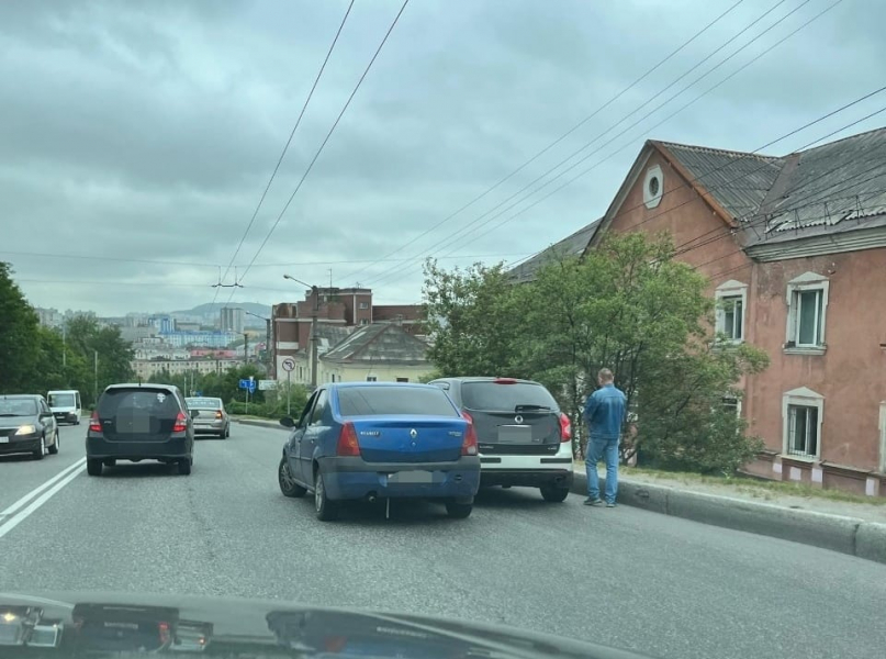 Утро пятницы у мурманских автомобилистов началось с аварий ДТП