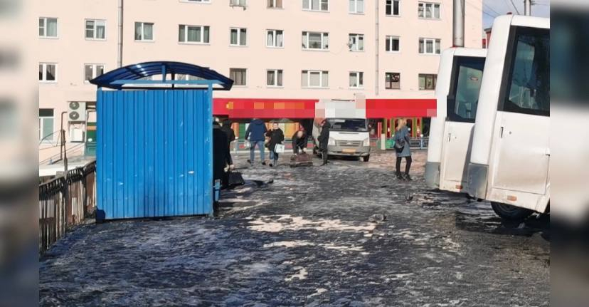 На директора учреждения в Мурманской области завели дело Остановочный комплекс