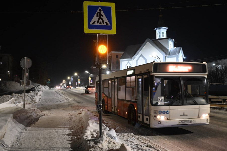 В Мурманске появился новый светофор Дорога
