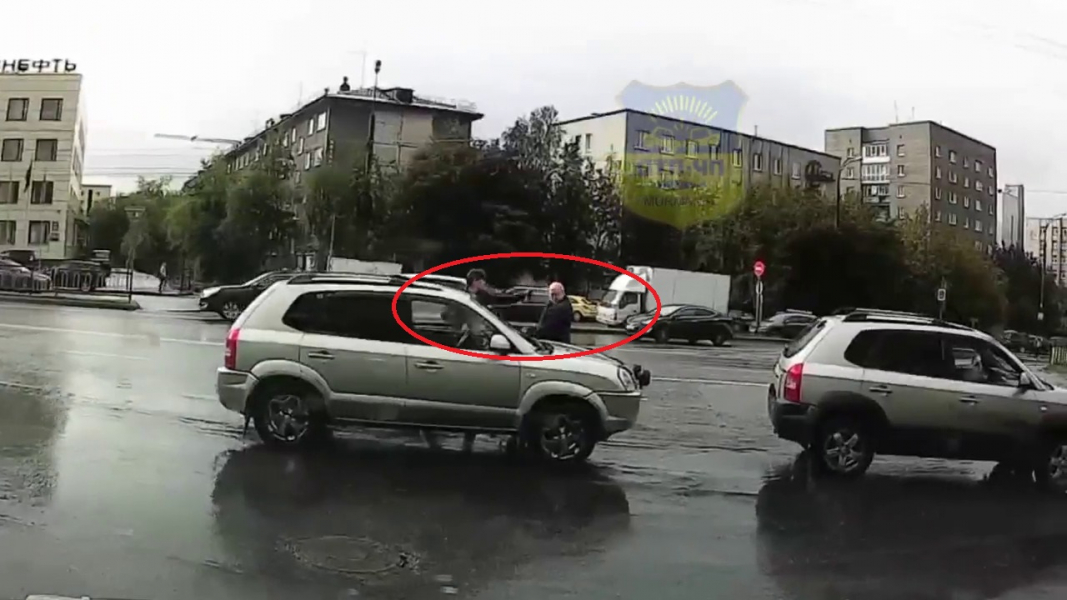 Разборки автомобилистов в Мурманске попали на видео Происшествие