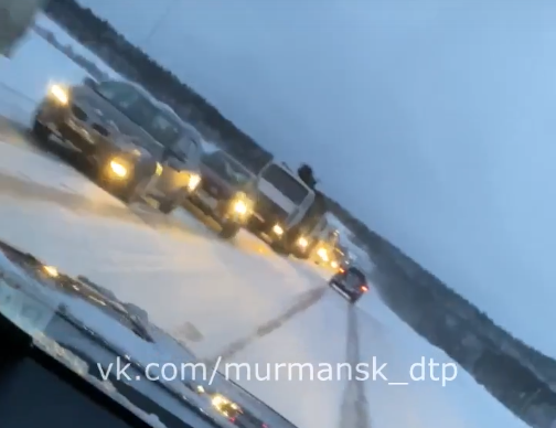 Гигантская пробка на трассе в Мурманской области попала на видео Пробка