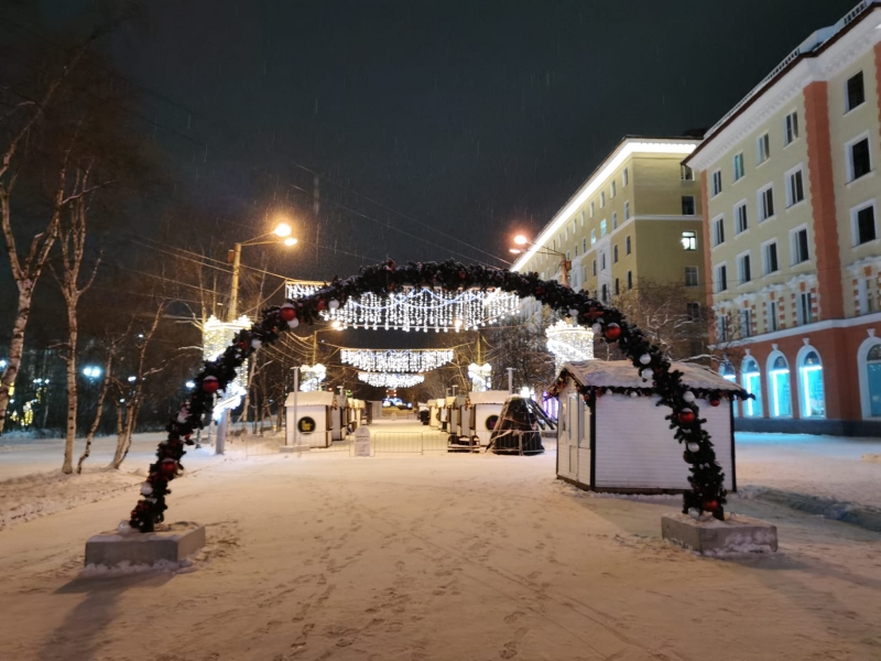 Масштабная ярмарка в центре Мурманска готовится к открытию Ярмарка