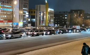 Водители застряли в гигантских пробках в Мурманске Пробка
