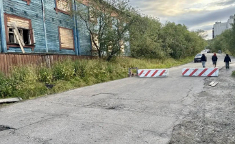 В Мурманске перекрыли дорогу после ЧП В Мурманске перекрыли дорогу после ЧП