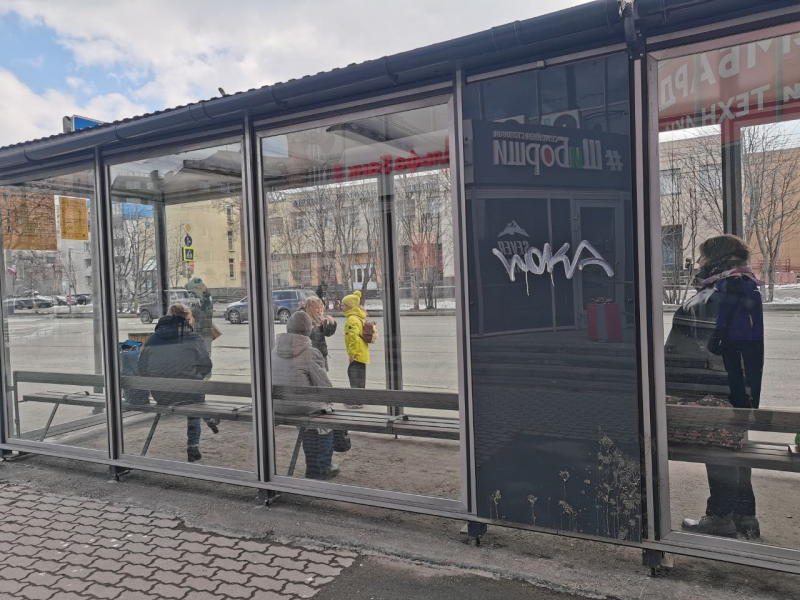 Вандалы испортили новый объект в Мурманске Остановка