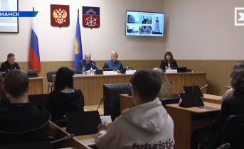 День открытых дверей провели депутаты для учеников мончегорской школы Школьники