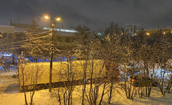 В центре Мурманска из-за фуры затруднено движение Фура