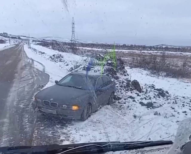 В Мурманской области фура вытащила вылетевший с трассы автомобиль ДТП