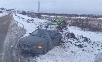 В Мурманской области фура вытащила вылетевший с трассы автомобиль ДТП
