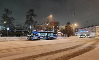 В автобусах и троллейбусах Мурманска не получится расплатиться картой Троллейбус