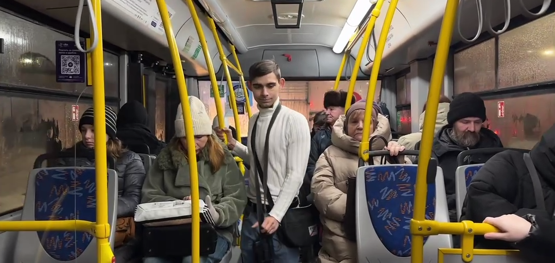 Кондуктор, в которого влюбился весь Мурманска. В чём его секрет? Кондуктор