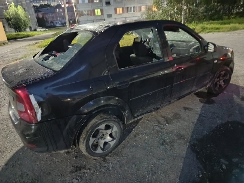 Настоящая драма. Северянка устроила разборки с кирпичом Автомобиль
