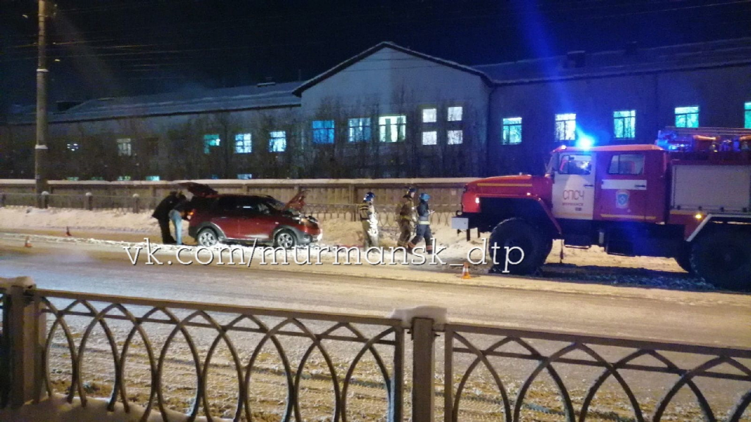В Мурманске автомобиль врезался в ограждение ДТП