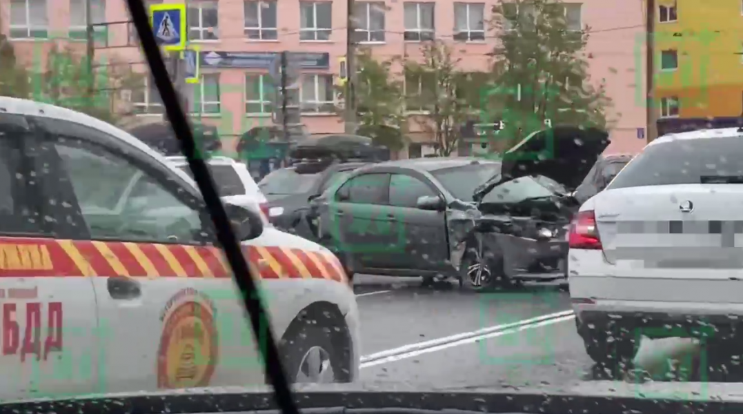 Последствия серьезной аварии в центре Мурманска попали на видео ДТП