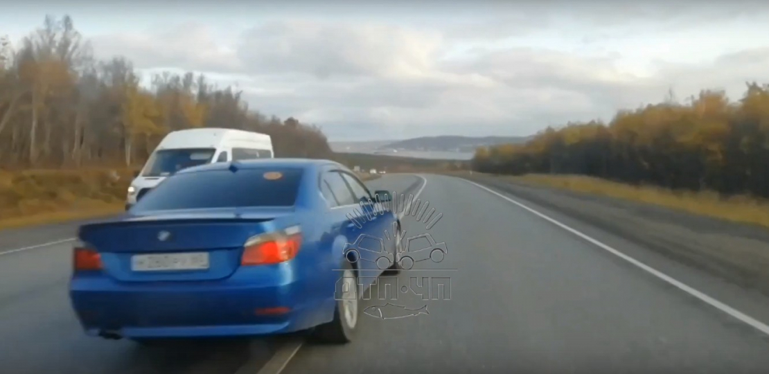 Опасный маневр на трассе в Мурманской области попал на видео Дорога