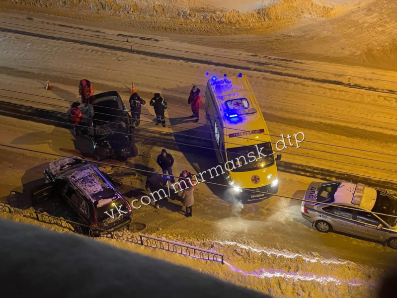 В серьезной аварии в Мурманске пострадали люди Авария
