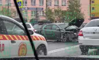 Последствия серьезной аварии в центре Мурманска попали на видео ДТП