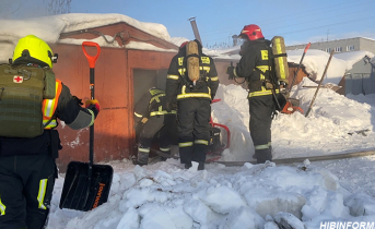 Из-за пожара в Мурманской области перекрыли улицу Пожар