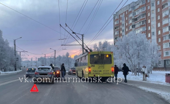 В Мурманске произошла авария с участием учебного автомобиля ДТП