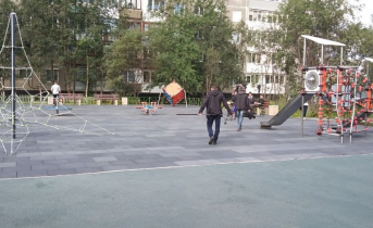 В Мурманске появилась новая необычная площадка с батутом, фото Площадка