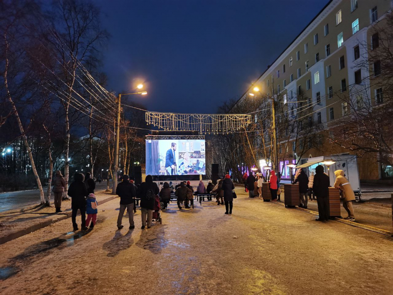 Уличный кинотеатр в центре Мурманска завершает работу Уличный кинотеатр