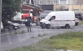 Человек на крыше Спасатели