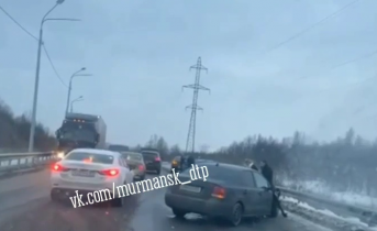 Последствия массовой аварии на трассе в Мурманске попали на видео ДТП