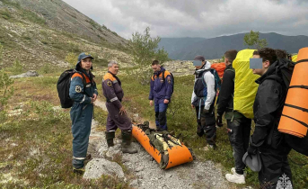Происшествие в Хибинах: на перевале женщине потребовалась помощь спасателей Люди