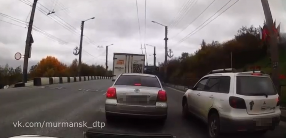 Момент массового ДТП в Мурманске попал на видео Авария