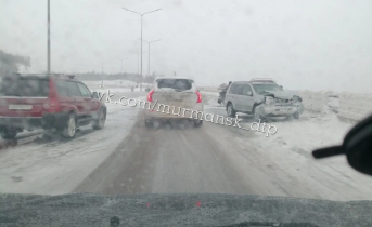 Последствия крупной аварии на трассе в Мурманске попали на видео Авария