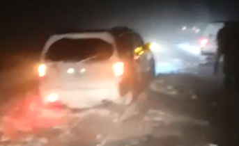Водители попали в снежную ловушку в Мурманской области Автомобиль