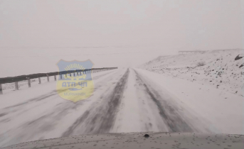 Дорогу в Мурманской области замело снегом Дорога