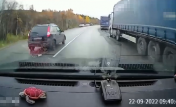 Опасный маневр на дороге в Мурманской области попал на видео Машина