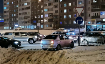 Водители застряли в большой пробке в Мурманске Пробки