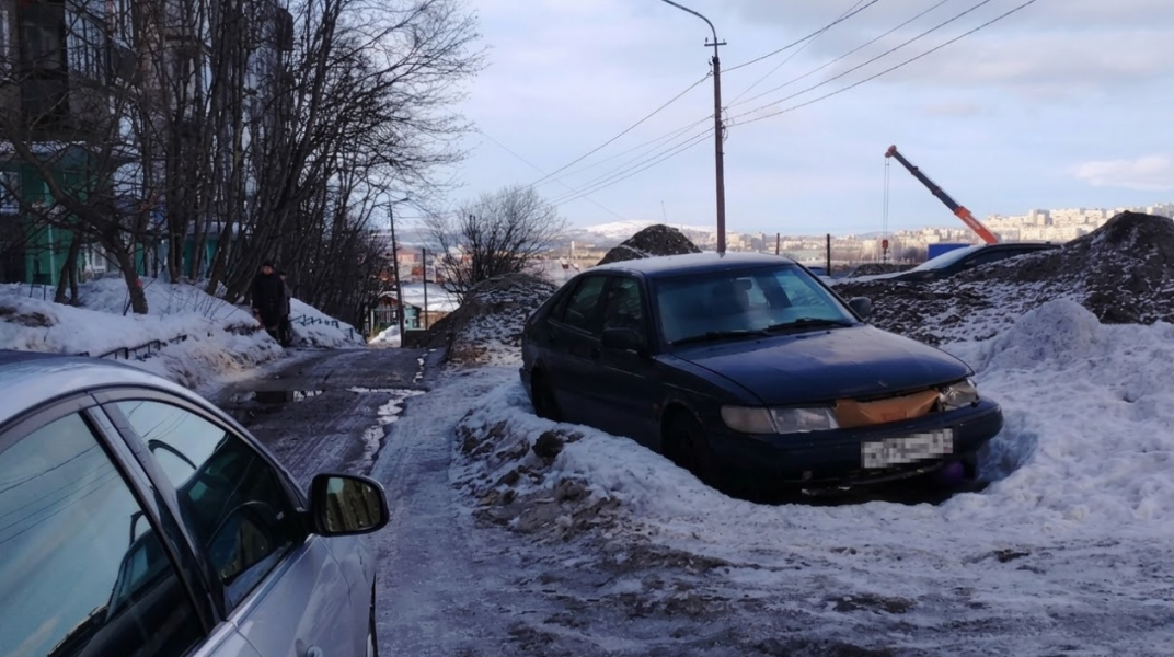 брошенный автомобиль
