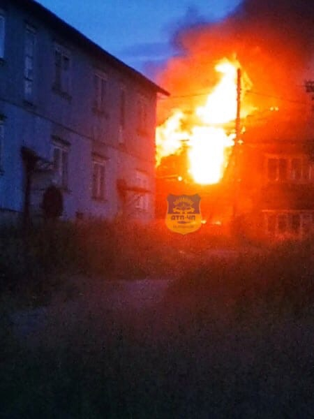 Огонь уничтожил очередное строение в Мурманске, фото Пожар