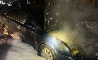 В Мурманске вспыхнул автомобиль Машина