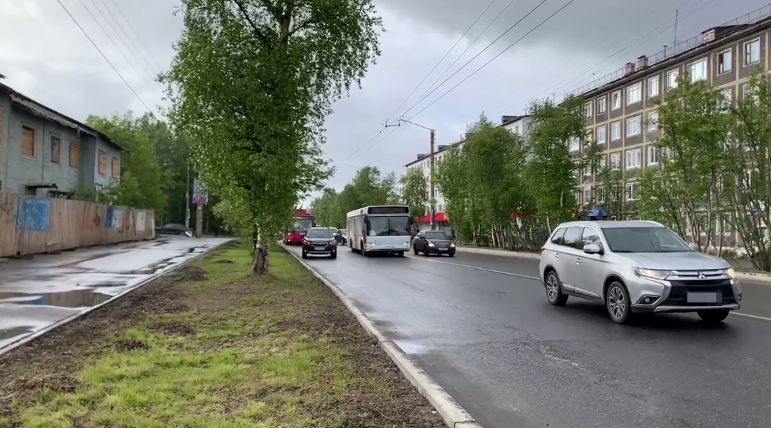 Водители встали в большой пробке из-за ДТП в центре Мурманска ДТП