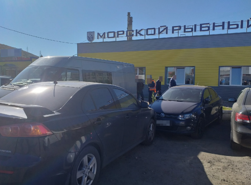 Автомобиль без водителя попал в ДТП в Мурманске ДТП