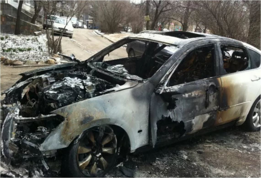 В Мурманской области дотла сгорел автомобиль Автомобиль